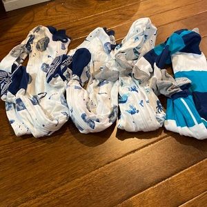 Lot of 4 infant Burts Bees zip up sleepers